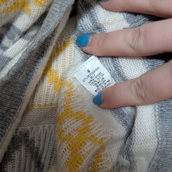 Gray and Yellow Patterned Sweater E2 clothing Medium - Picture 5 of 6